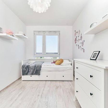 Exclusive Apartments Teczowa With Underground Parking By Noclegi Renters Breslavia Exterior foto