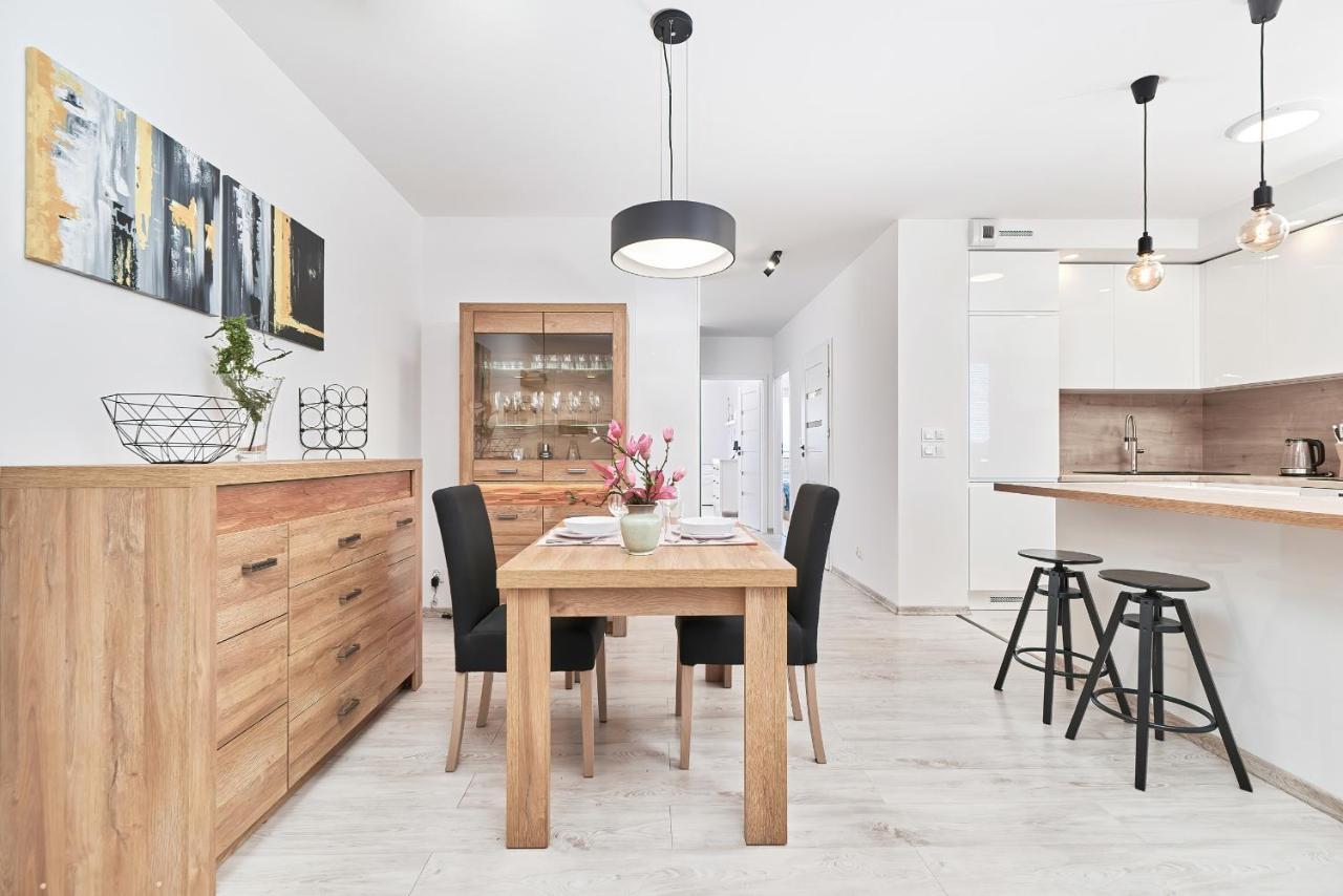Exclusive Apartments Teczowa With Underground Parking By Noclegi Renters Breslavia Exterior foto